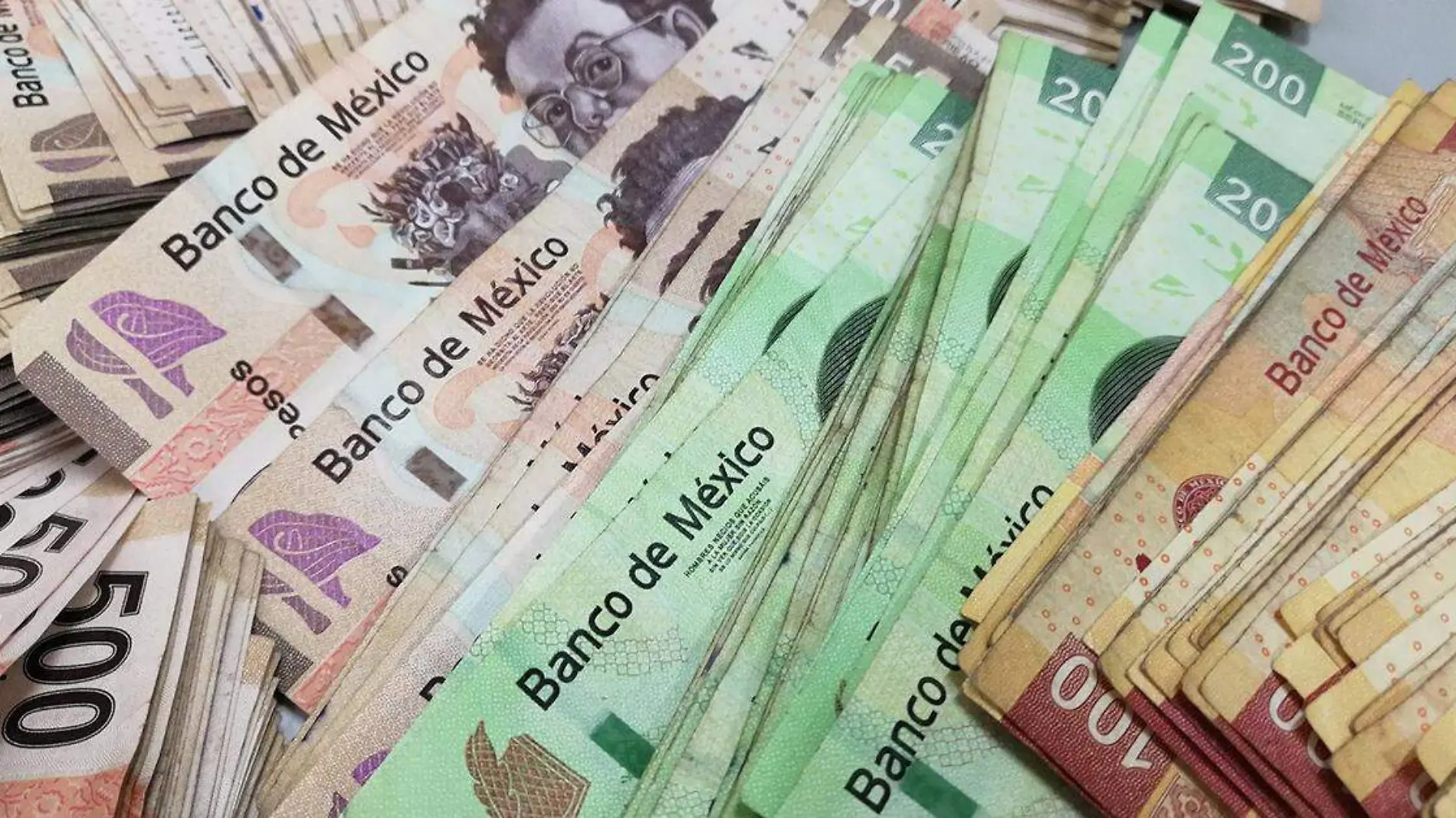 La creación de papel moneda falso es un delito que aunque ha disminuido con el paso de los aos, aún prevalece pese a los diversos candados de seguridad que ao con ao implementa el Banco de México Banxico